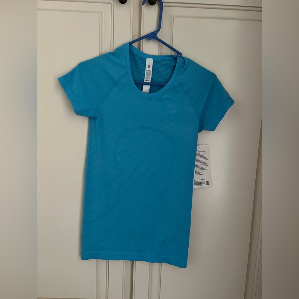 NWT blue size 4 lululemon short sleeve swiftly tech